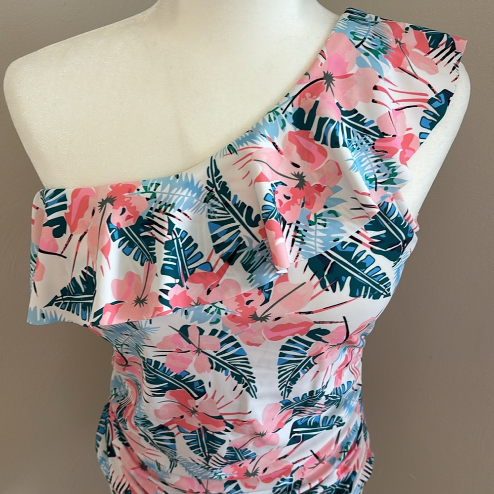 One Shoulder Ruffle Swimsuit - Picture 3 of 7